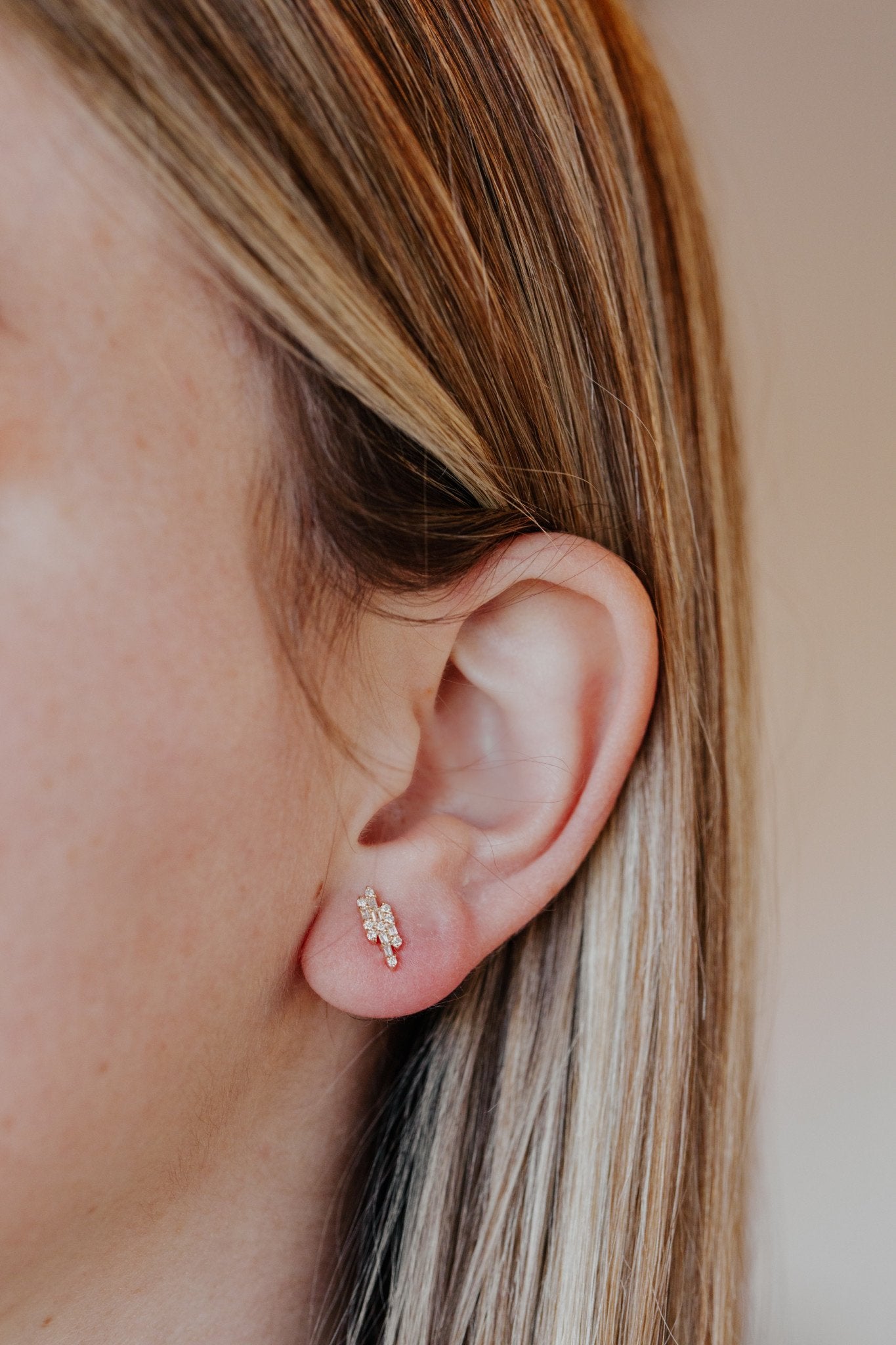 Baguette & Round Staggered Bar Diamond Earrings
