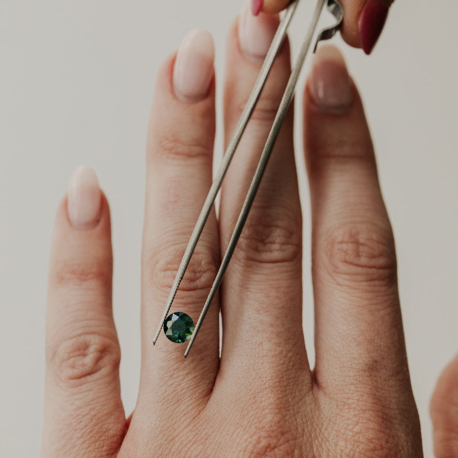 1.02 ct Round Blue Australian Sapphire Stone on models hand