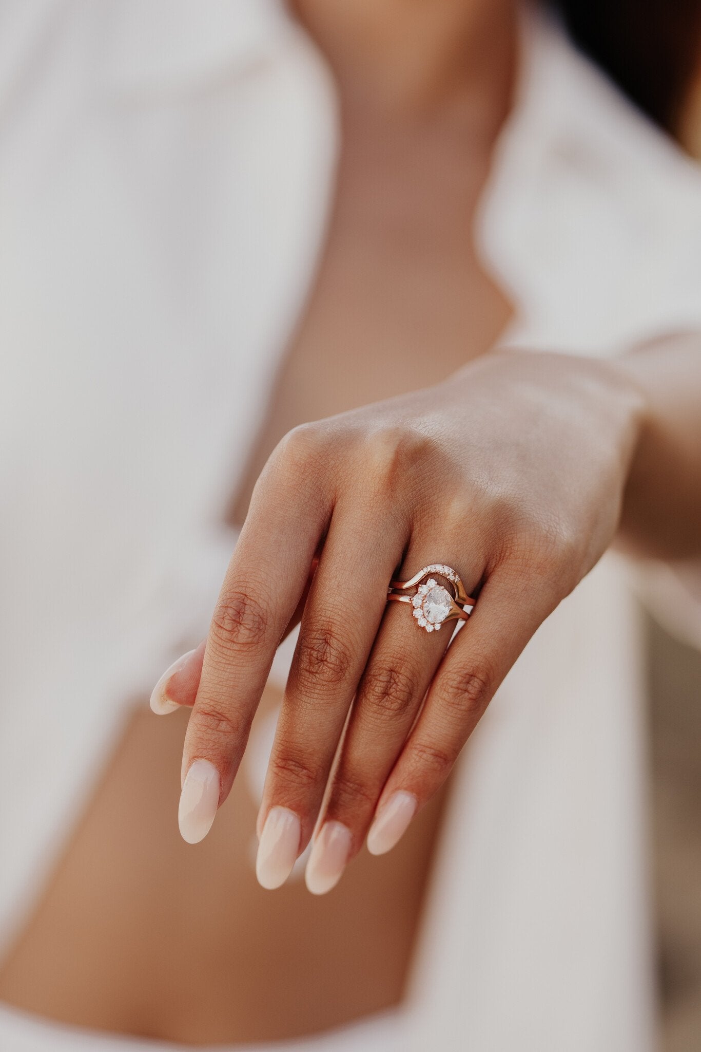 The Horizon Round Band paired with The Horizon Oval Ring on a models hand