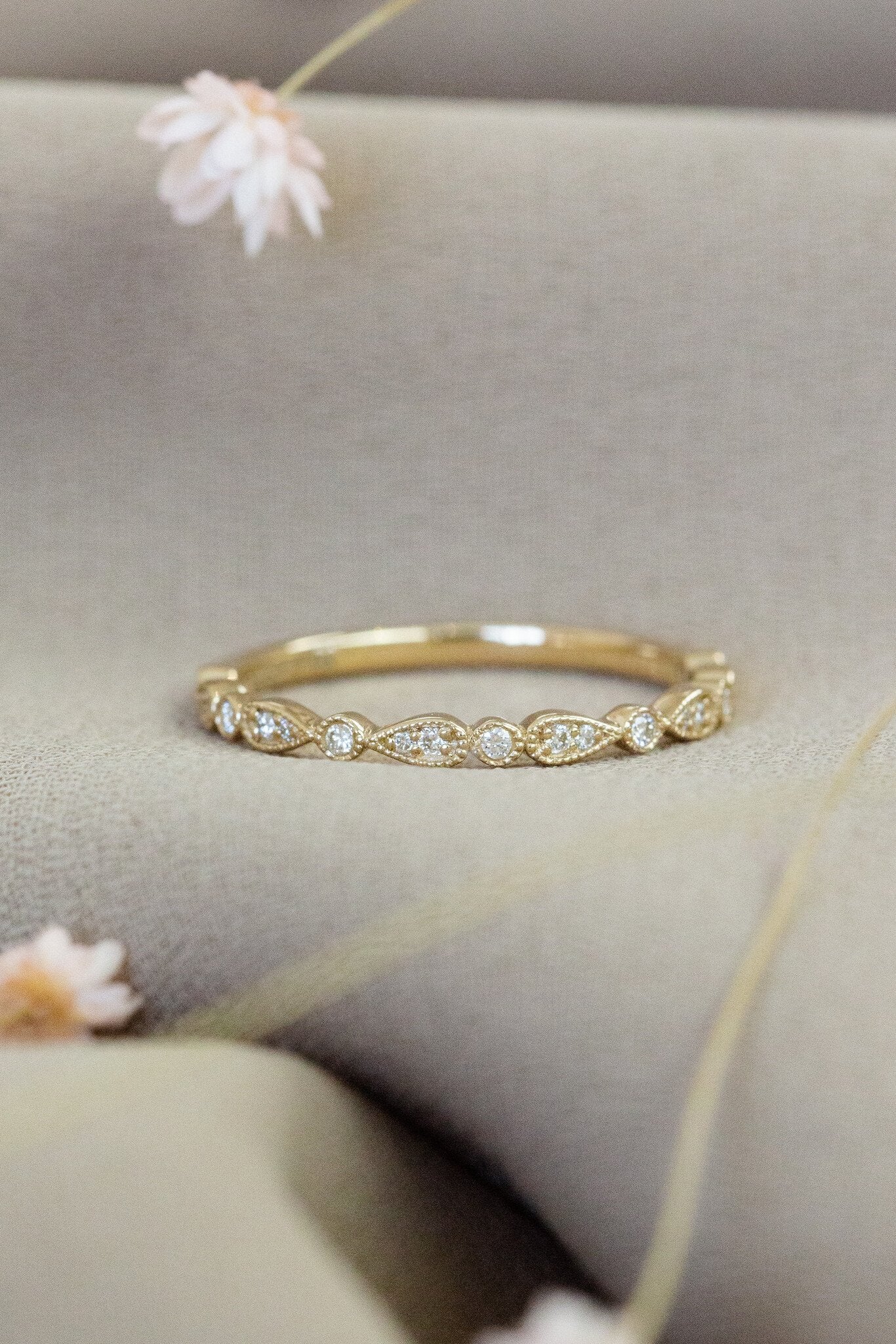 The Pear and Round Band