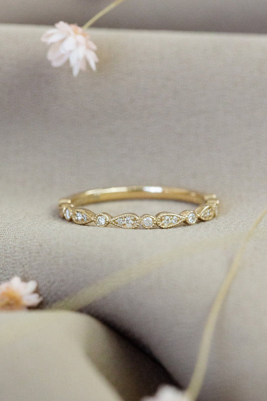 The Pear and Round Band