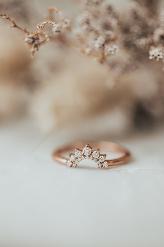 The Hazel Round Tracer Band in 14k rose gold