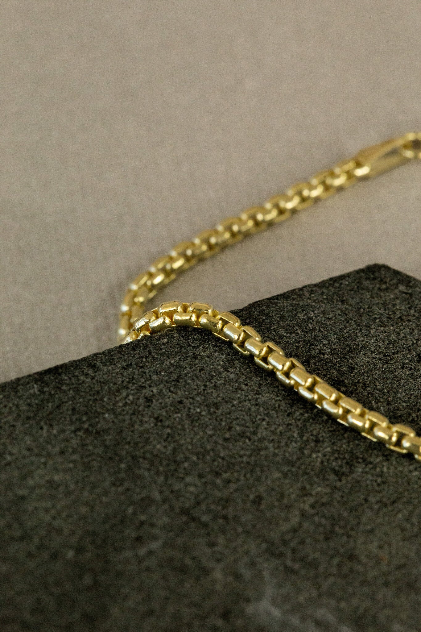 Solid Rounded Box Chain Bracelet