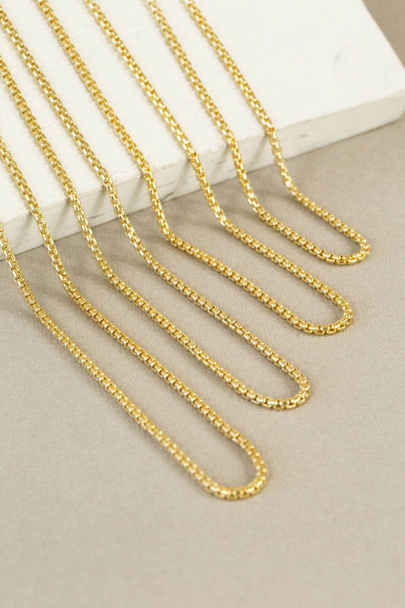 Solid Rounded Box Chain Necklace