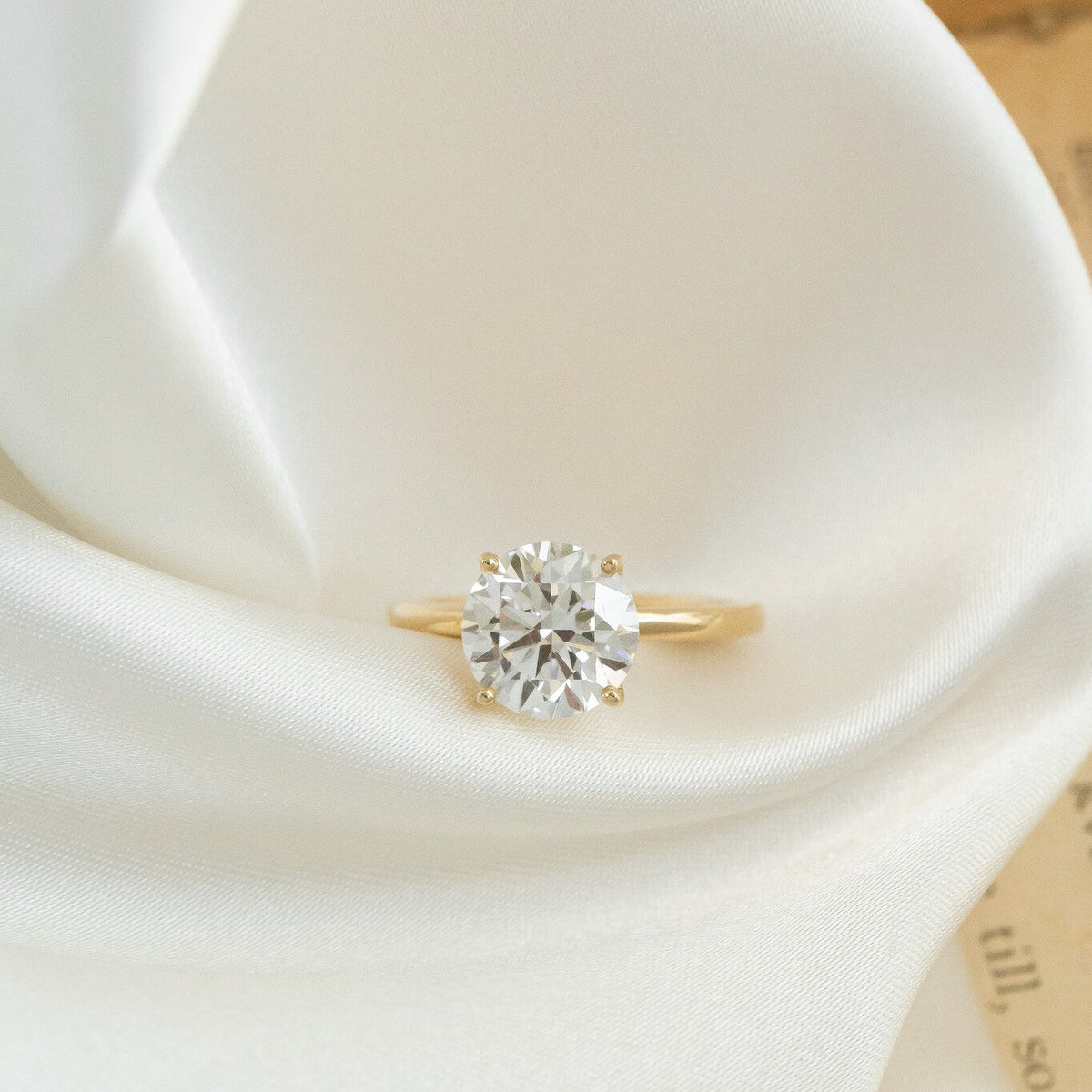 The Maeve Round Solitaire