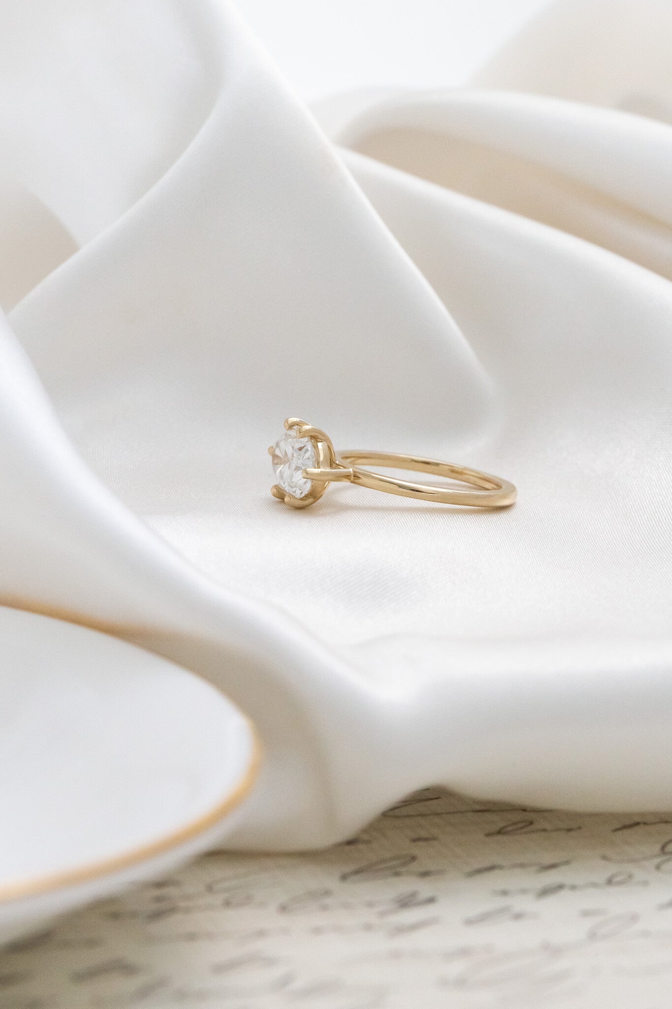 The Bennett Oval Solitaire