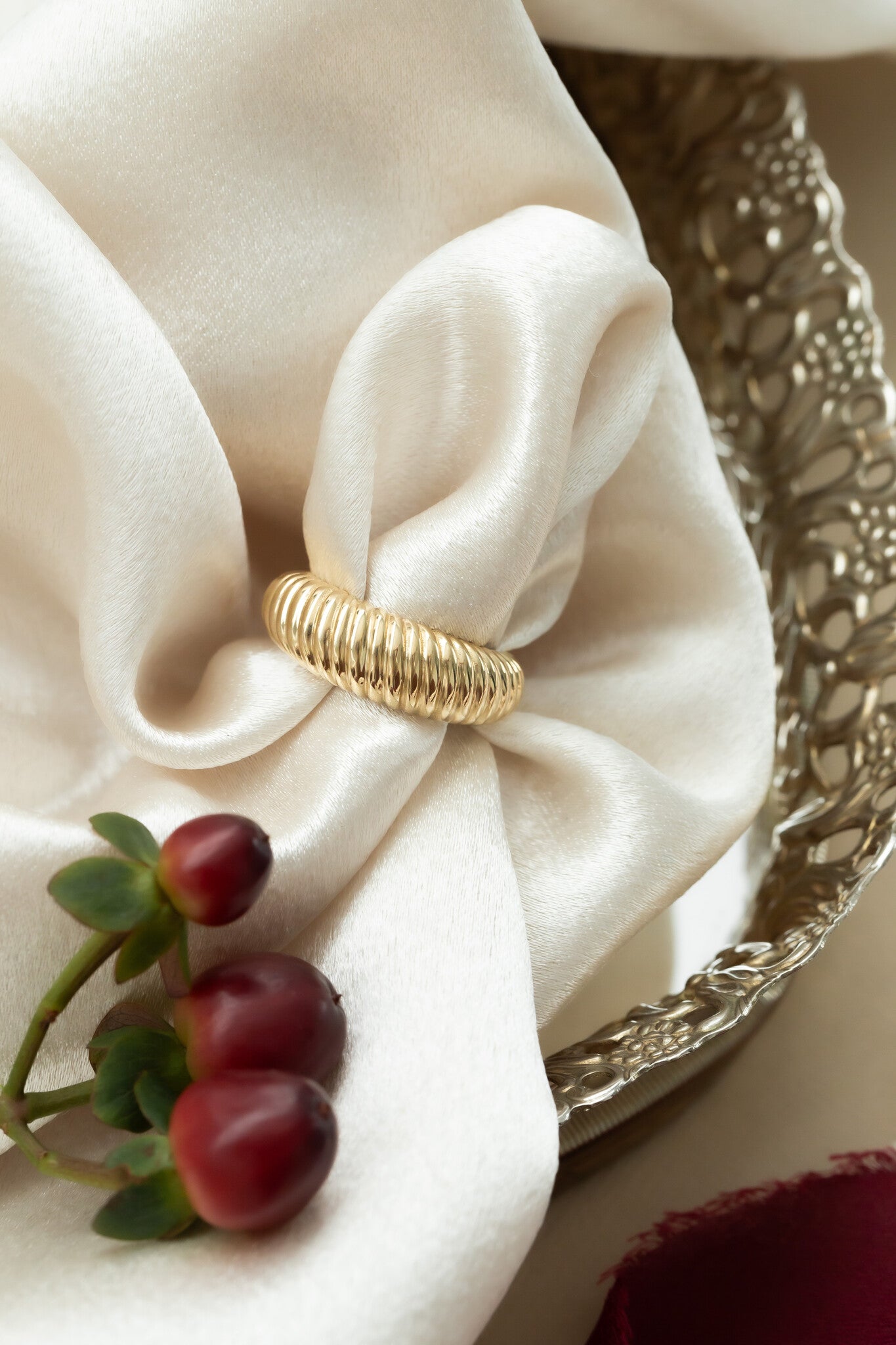 Wide Tapered Rope Textured Band