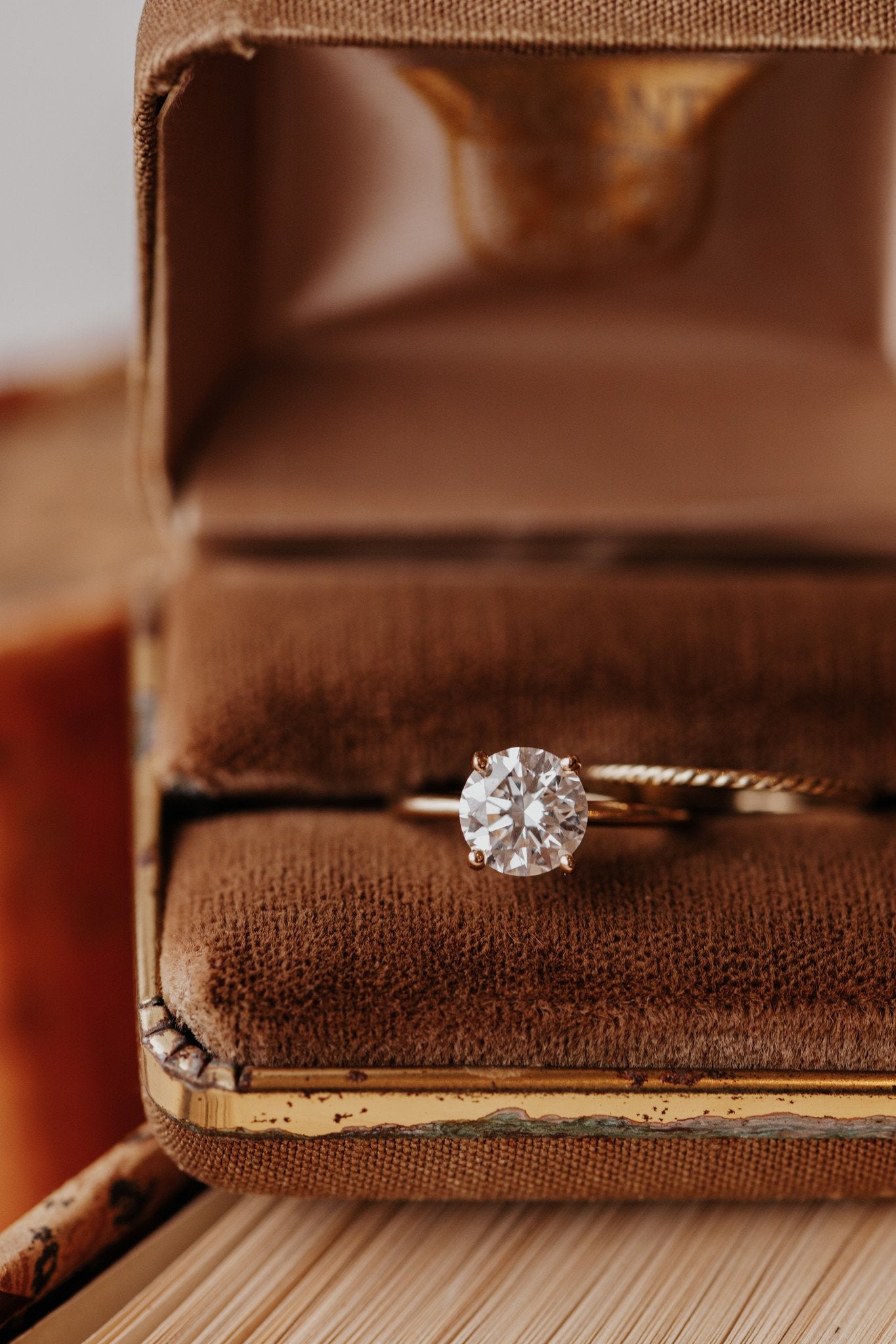 The Maeve Round Solitaire