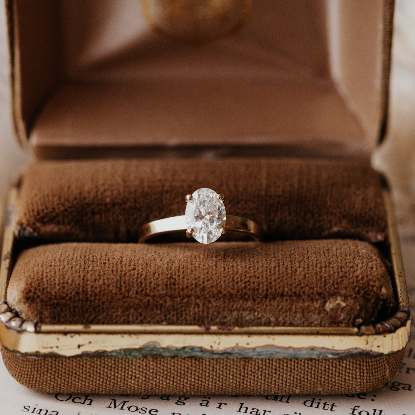The Octavia oval engagement ring in 14k yellow gold 