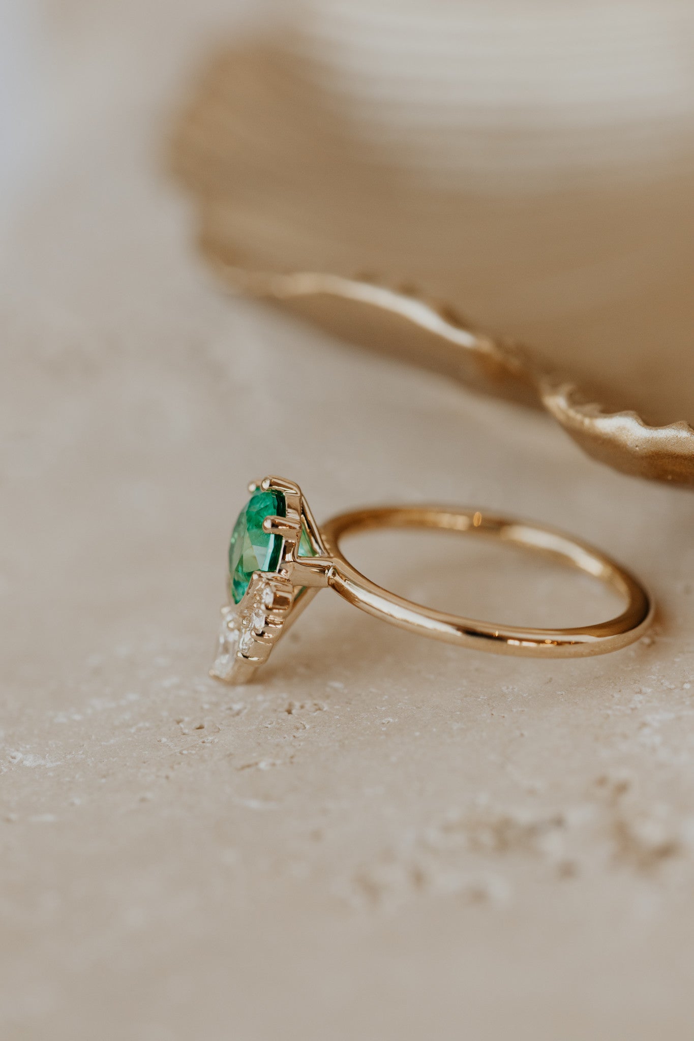 The Athena 1.10 ct Round Emerald Ring 14kyg