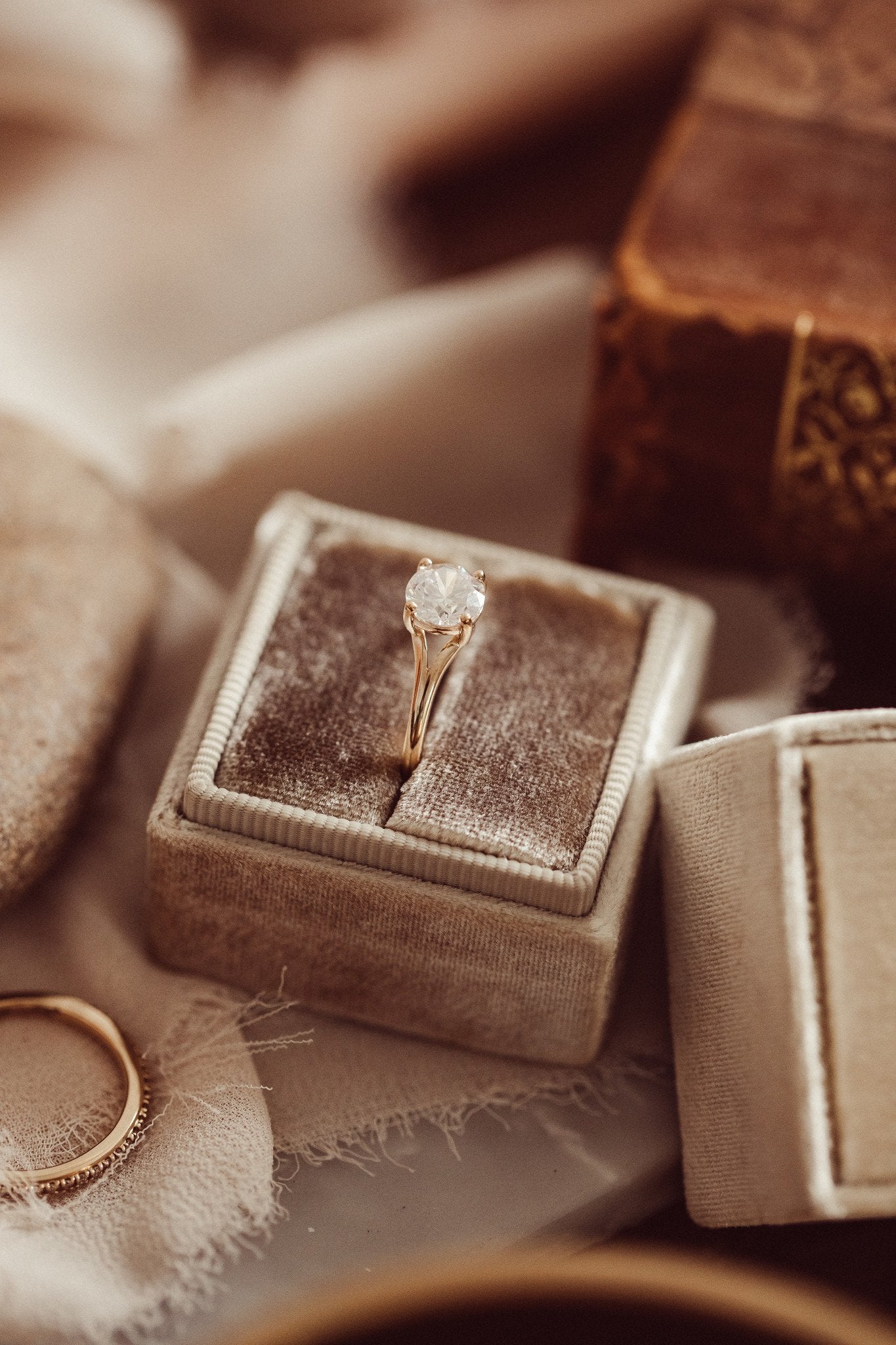 The Madeleine Round Solitaire