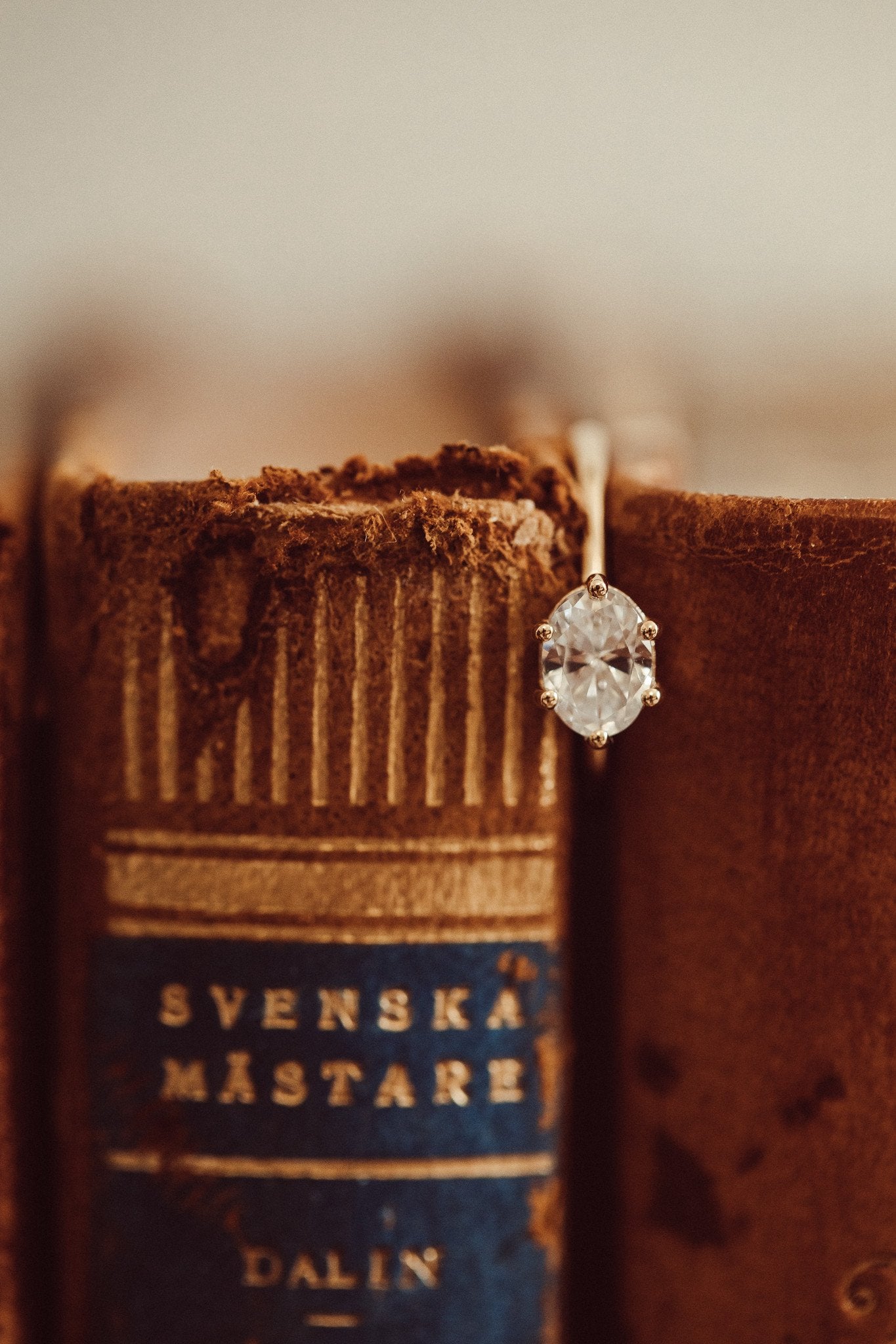 The Bennett Oval Solitaire