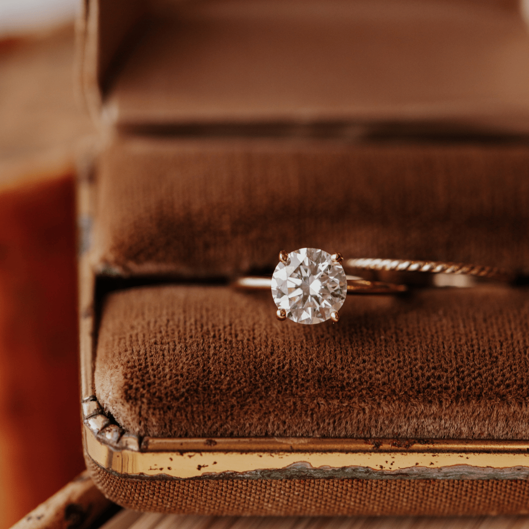 The Maeve Round Solitaire
