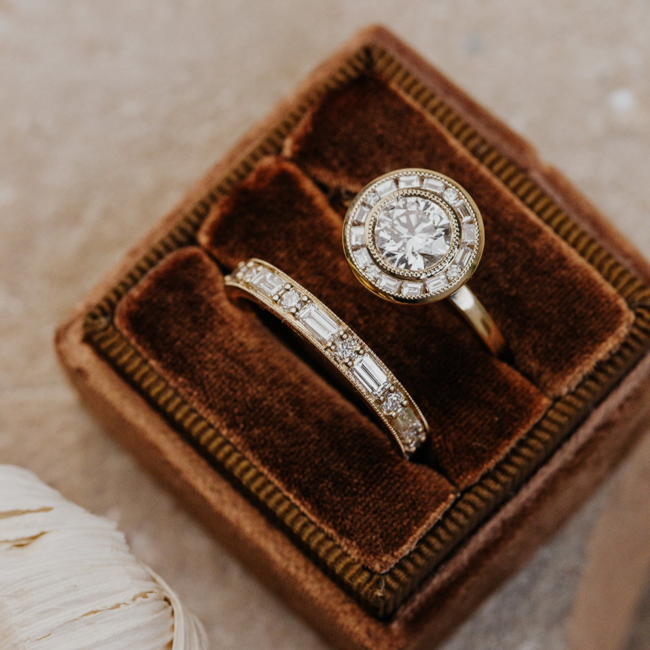 The Avenida Baguette and Round Band