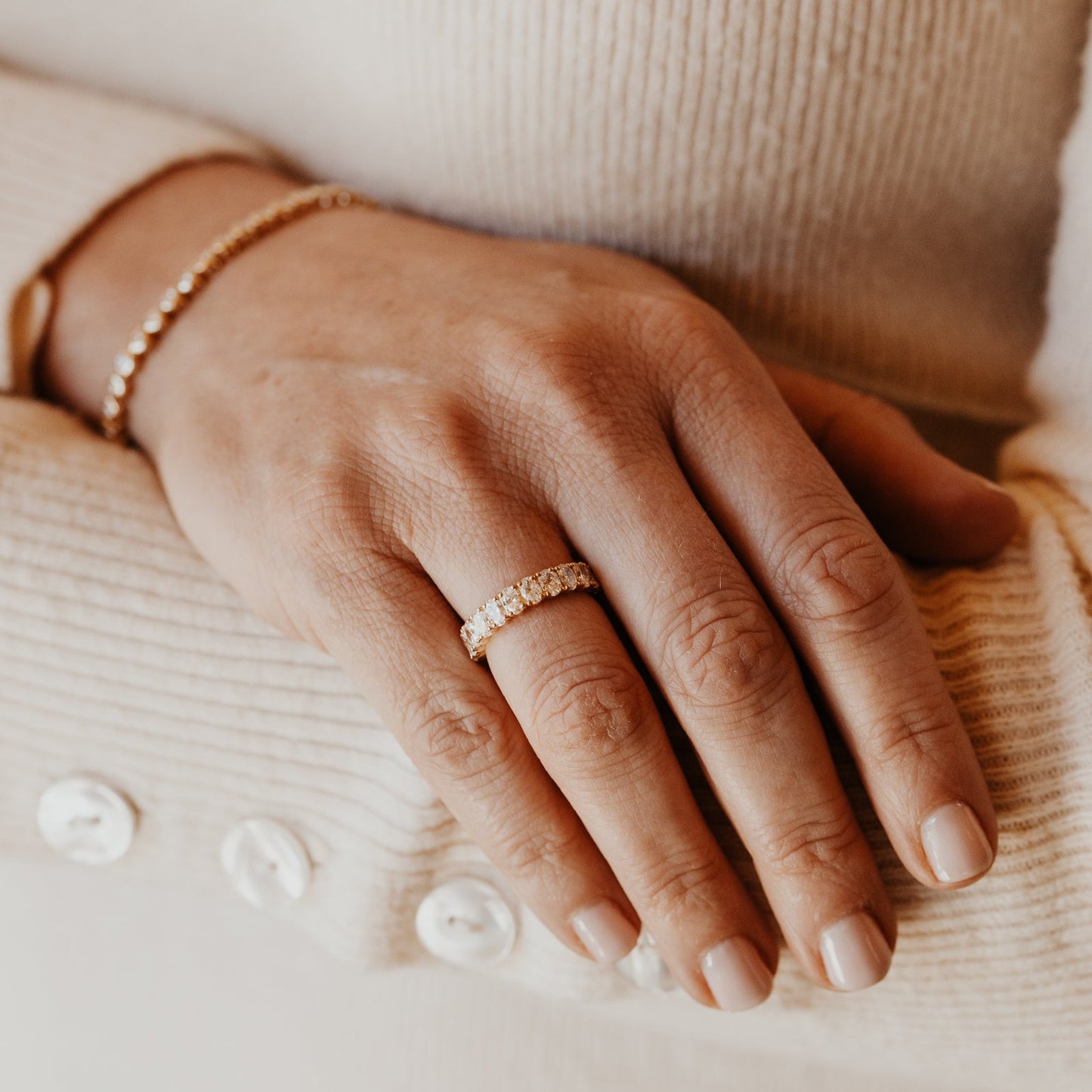 The Amara Oval Band