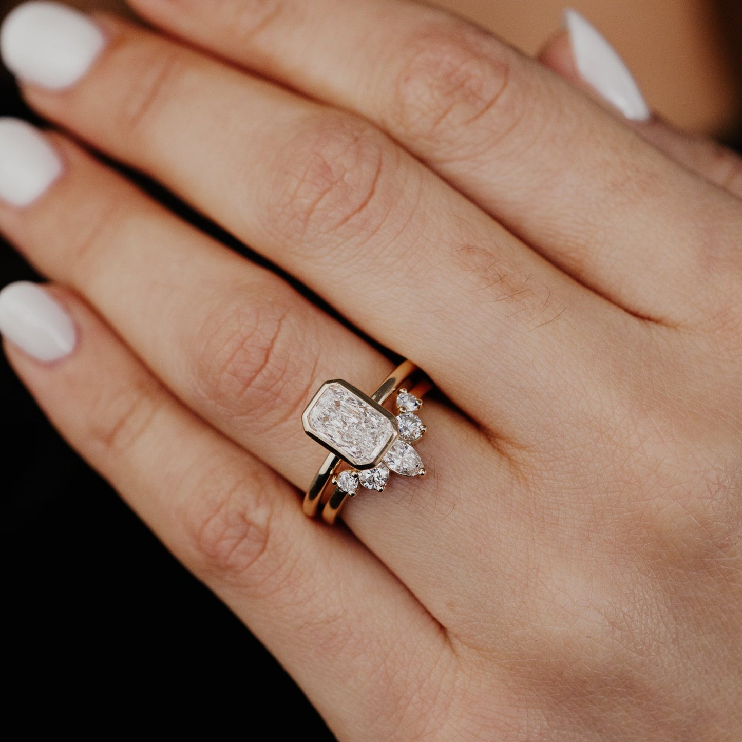 The Lily Round and Oval Tracer Band