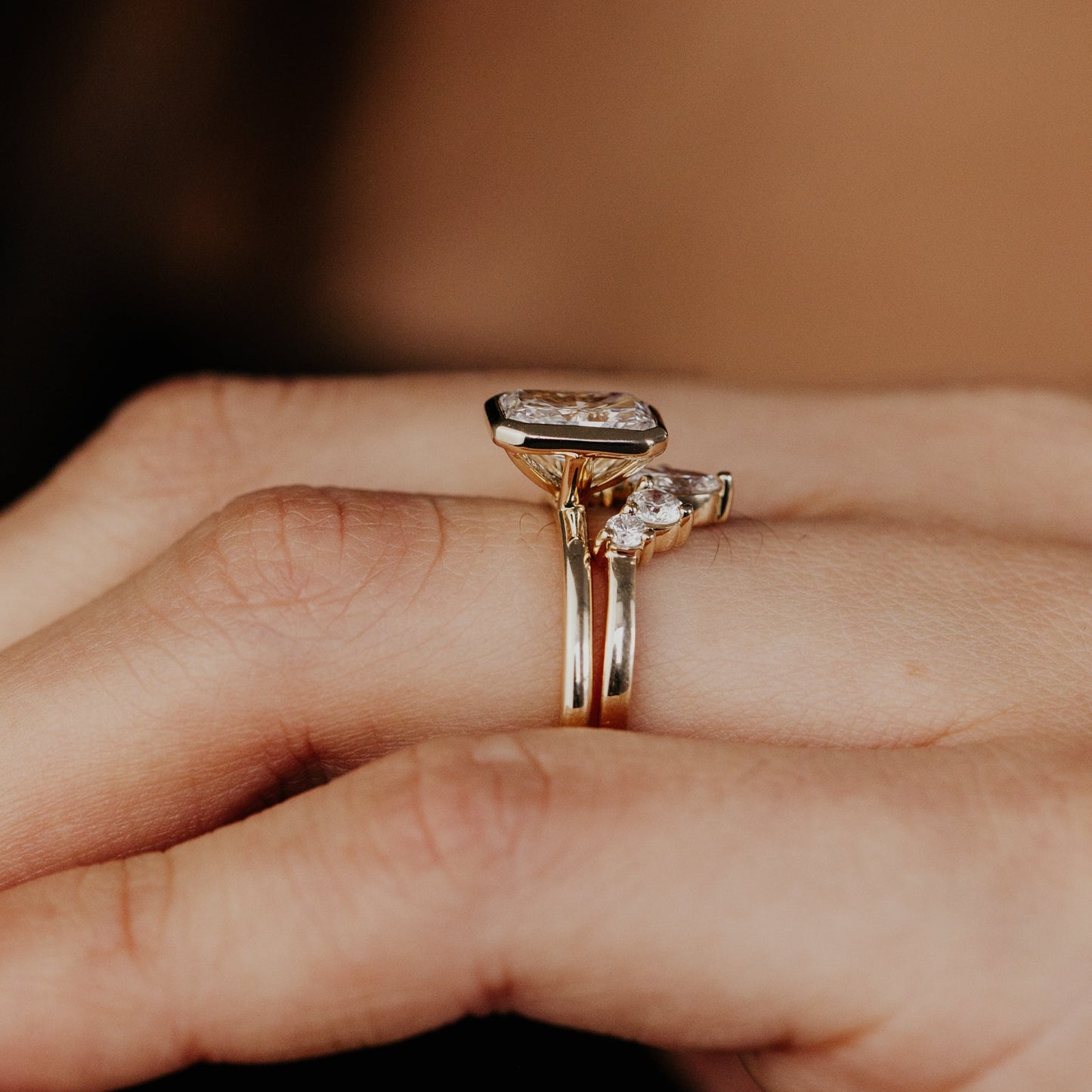 The Lily Round and Oval Tracer Band