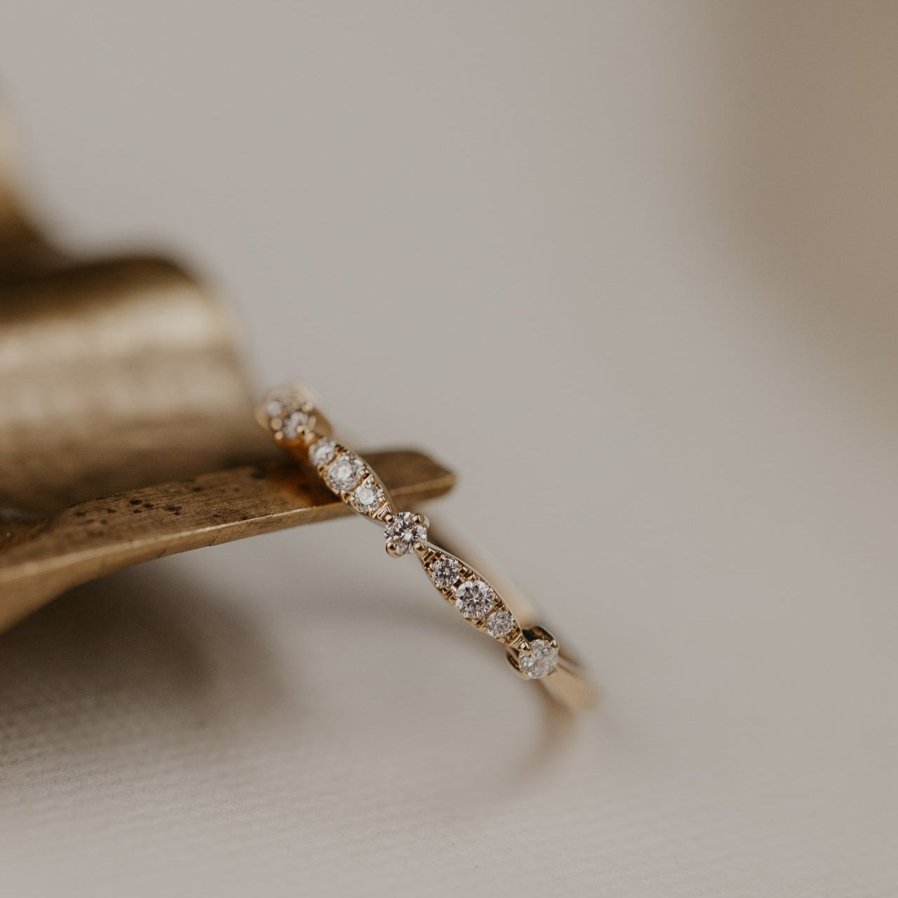 The Ingrid Round Band