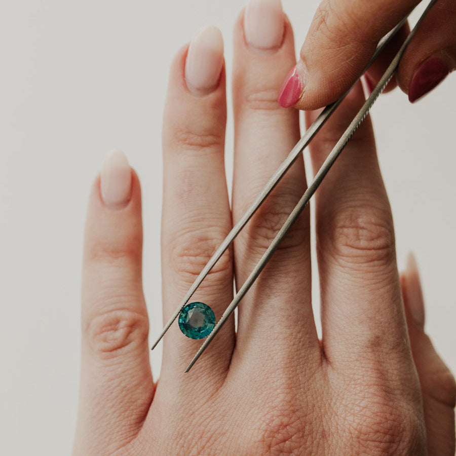 2.49 ct Round Teal Sri Lanka Sapphire on models hand