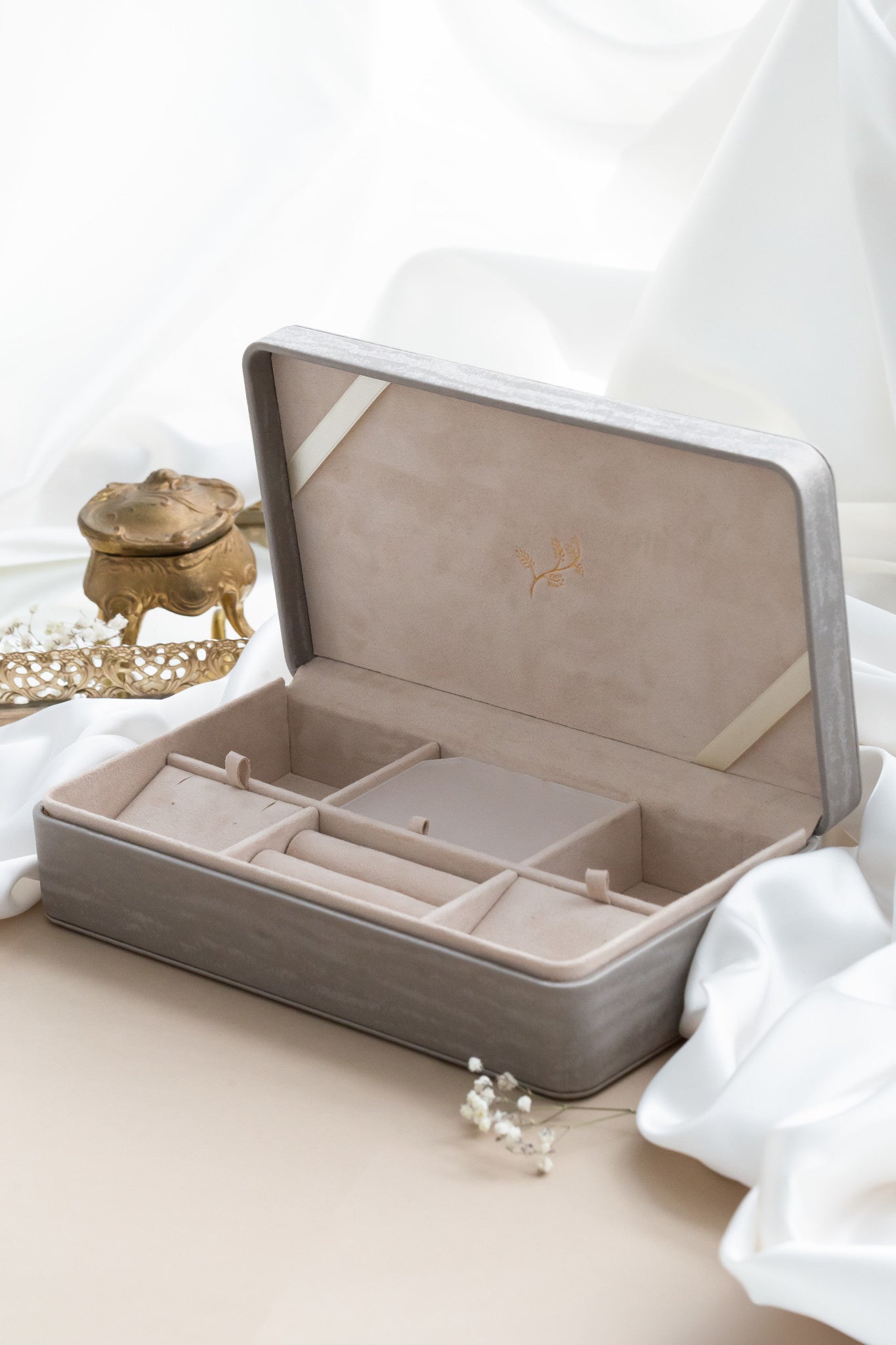 Sarah O Dresser Top Jewelry Box