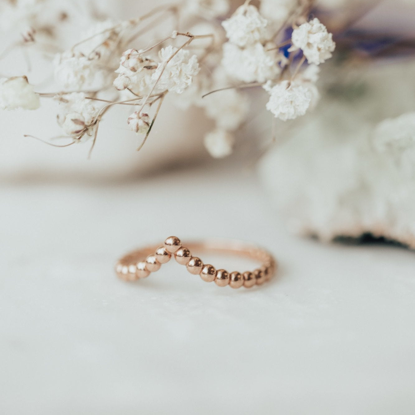 The Beaded V Tracer Band