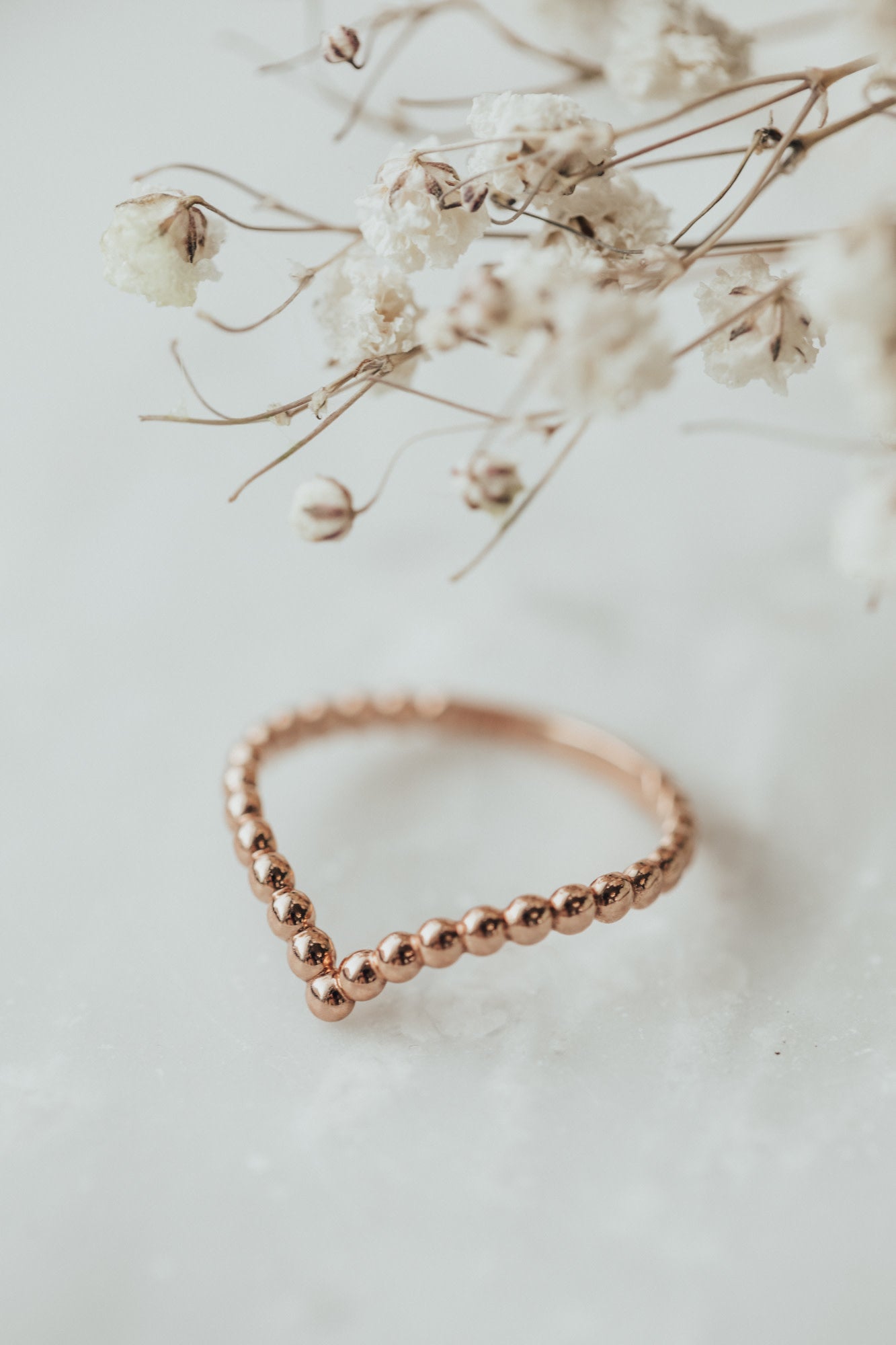 The Beaded V Tracer Band