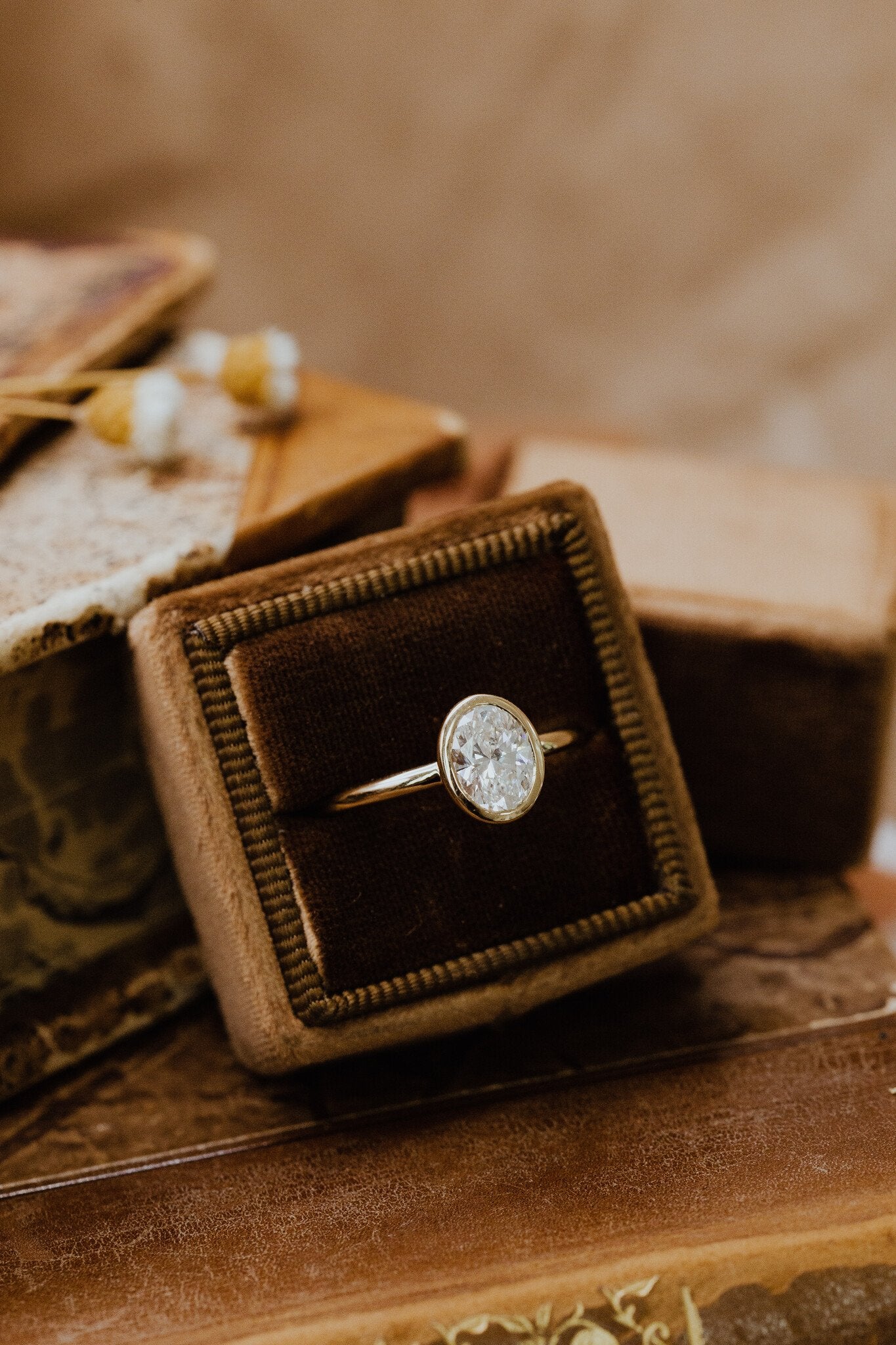 The Bailey Oval Solitaire