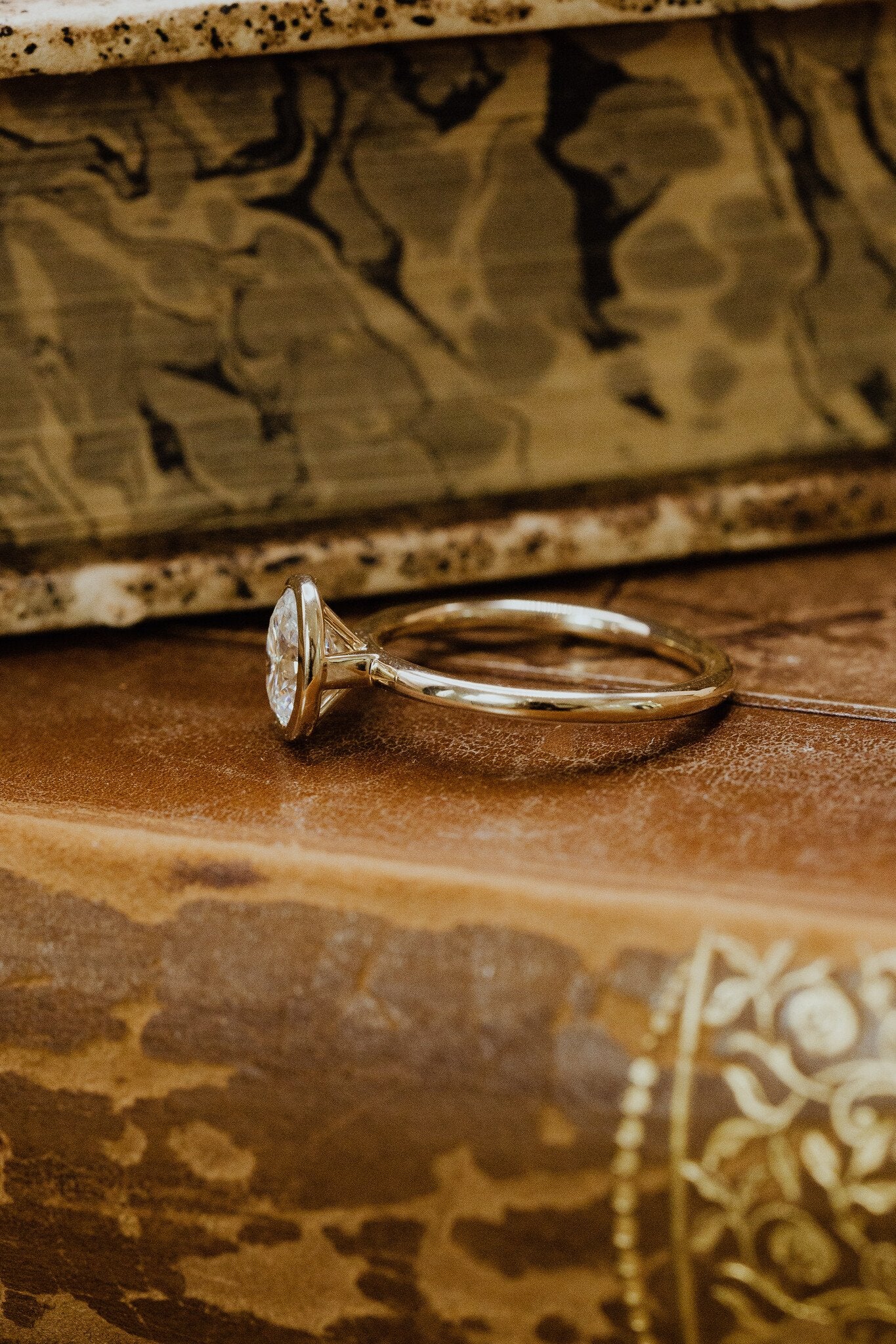 The Bailey Oval Solitaire