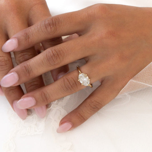 The Bennett Oval Solitaire