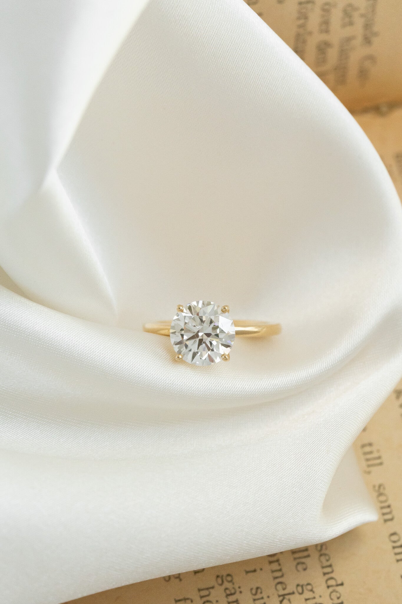 The Maeve Round Solitaire