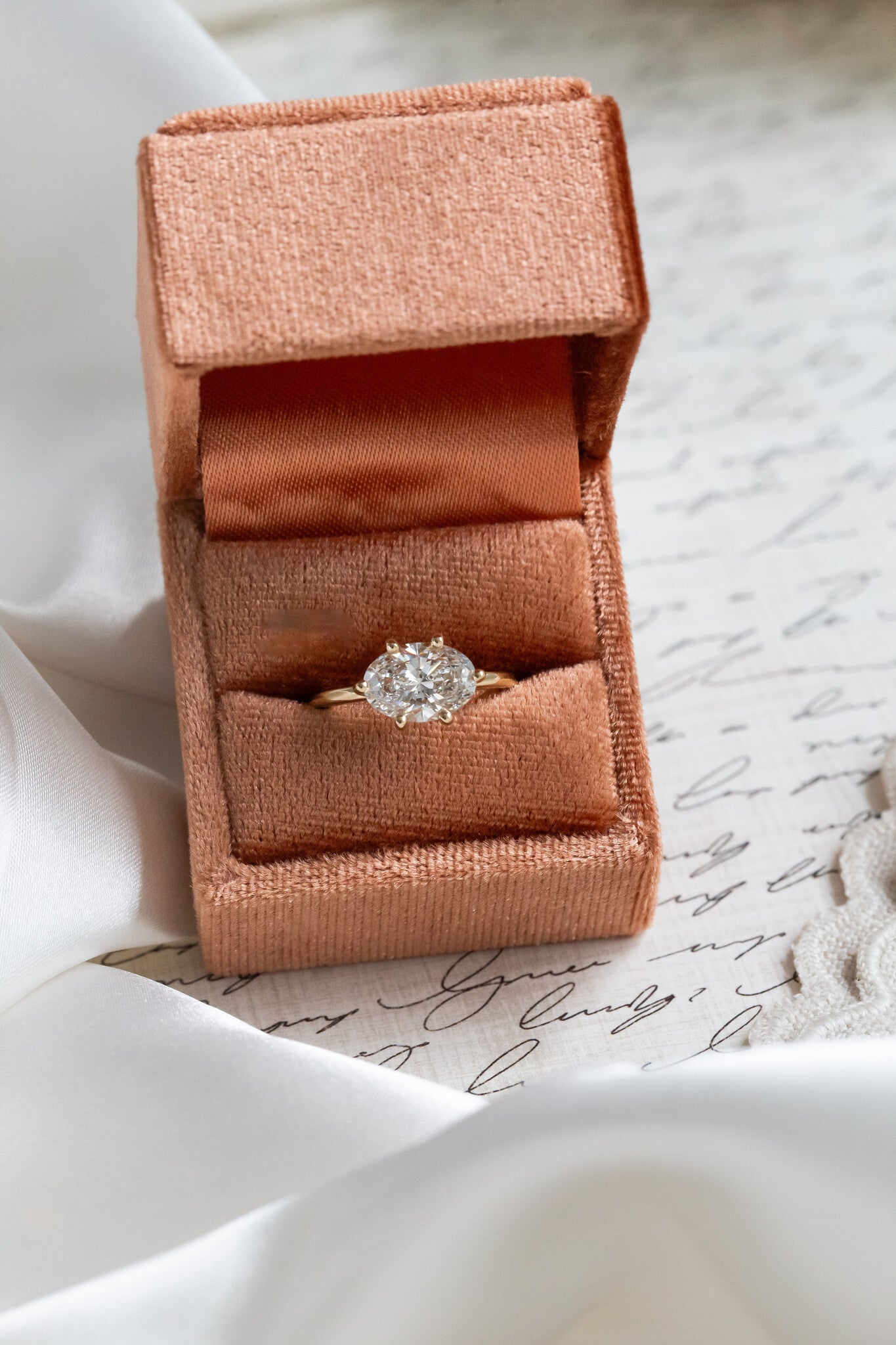 The Bennett Oval Solitaire