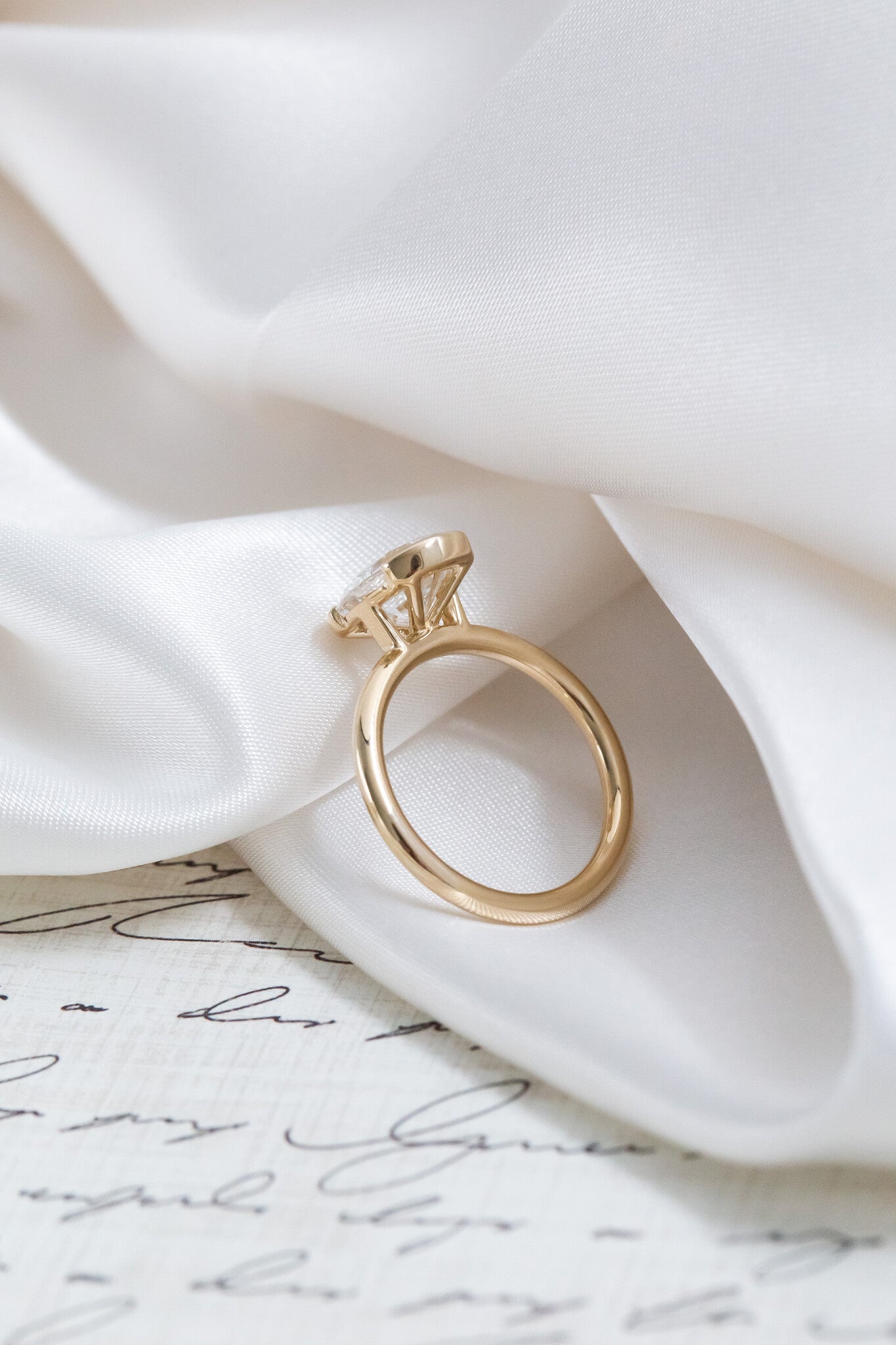 The Zadie Oval Solitaire