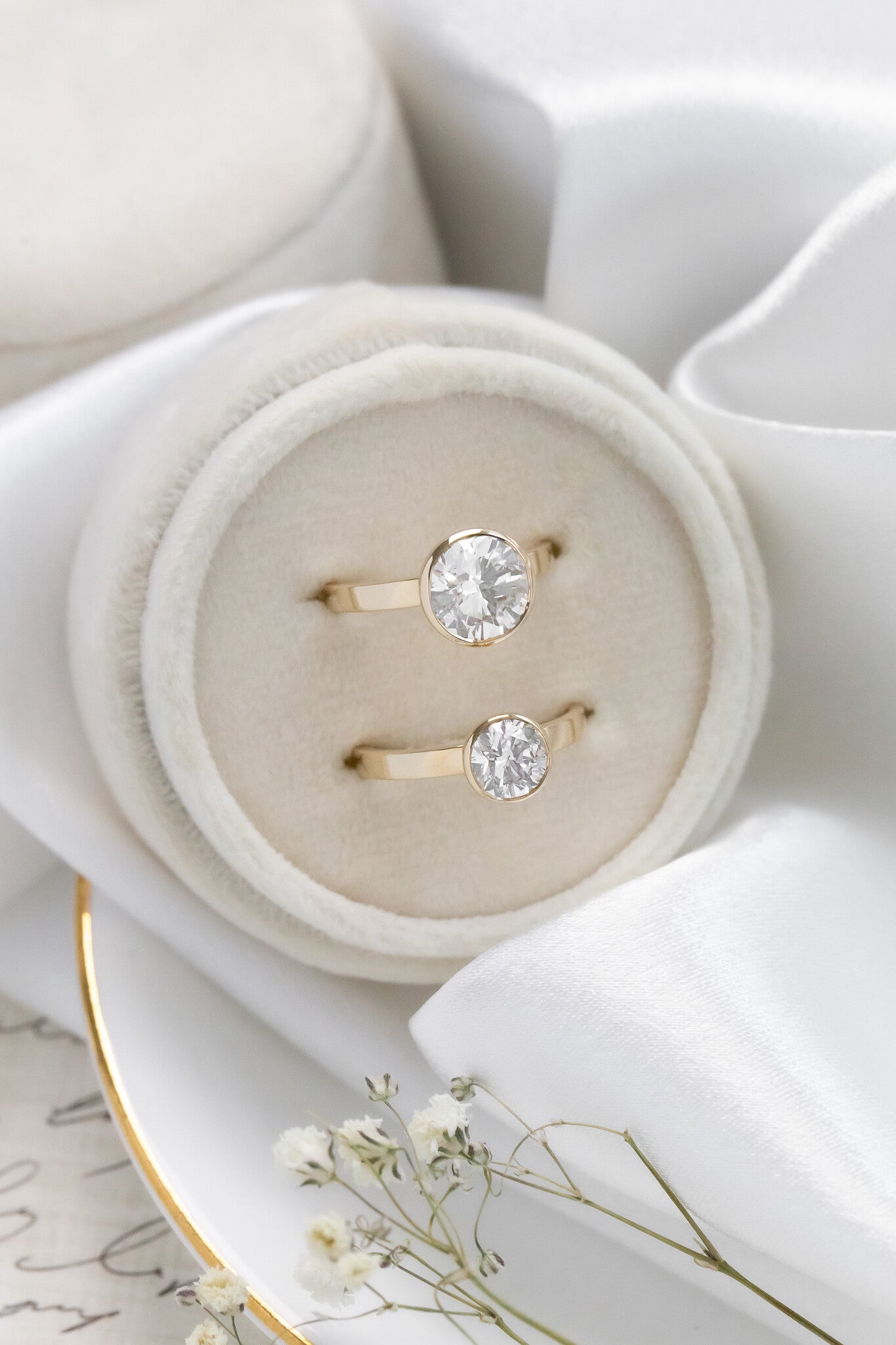 The Elena Round Solitaire