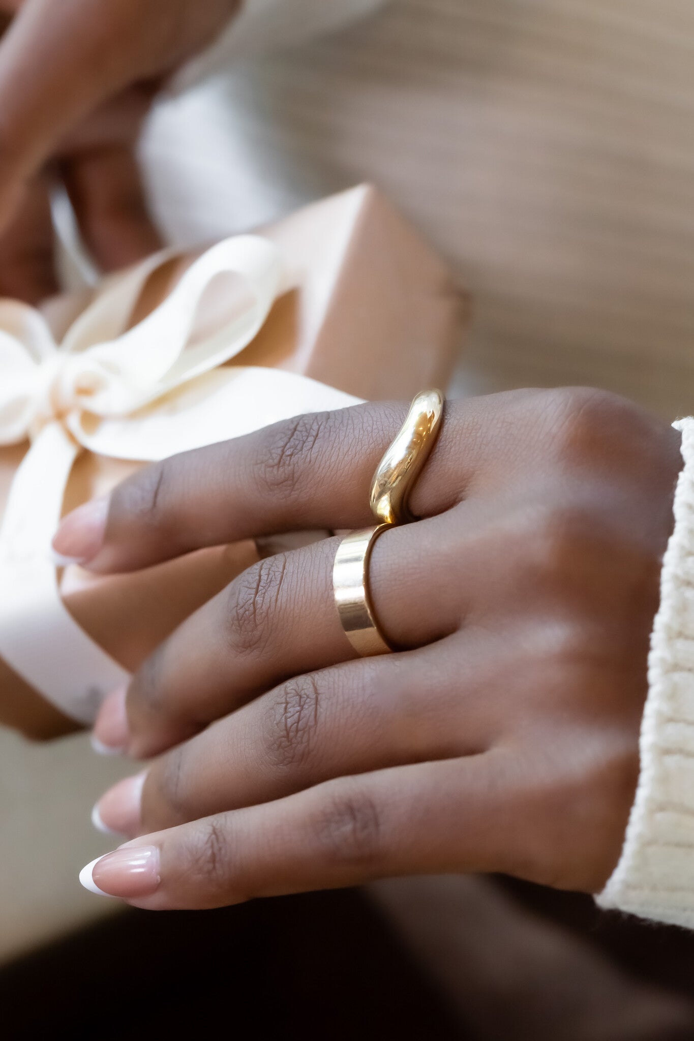 Swooped Rounded Band